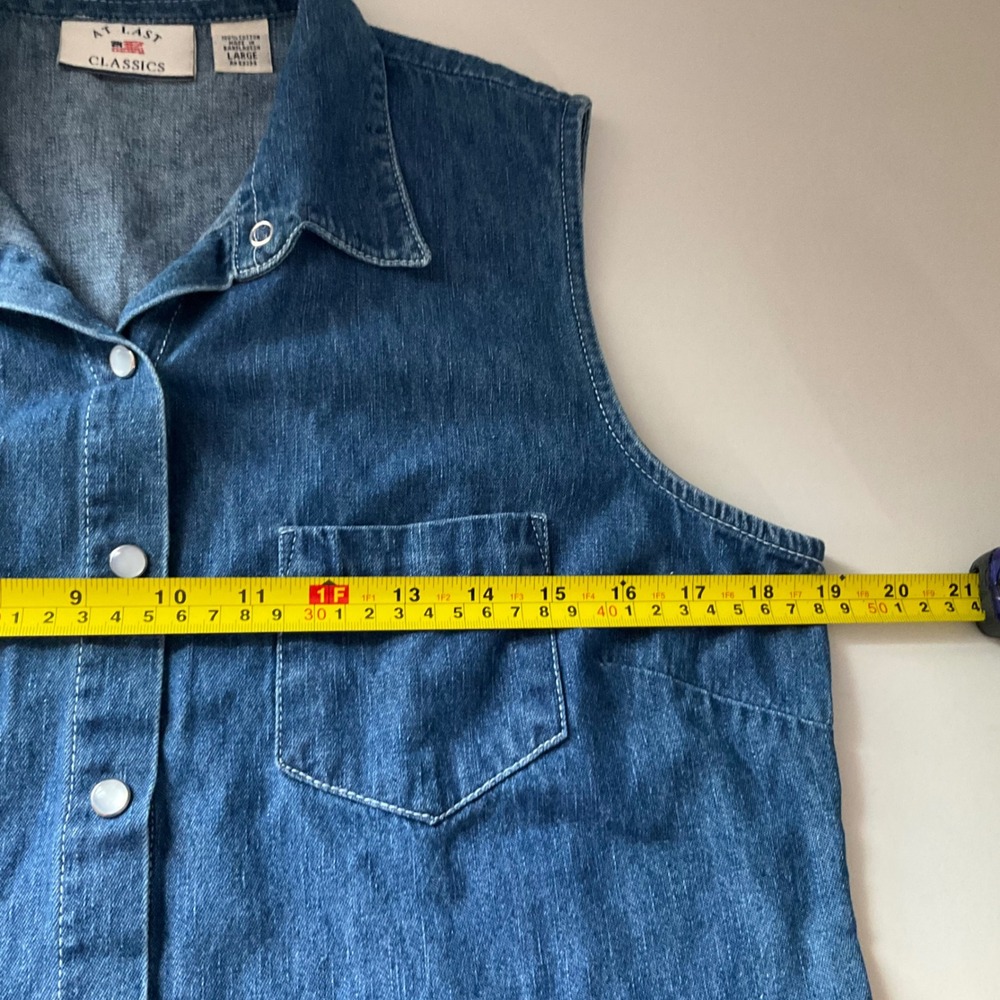Vtg At Last Classics Women Large Sleeveless Pearl Snap Shirt Blue Denim Collared - Picture 7 of 8